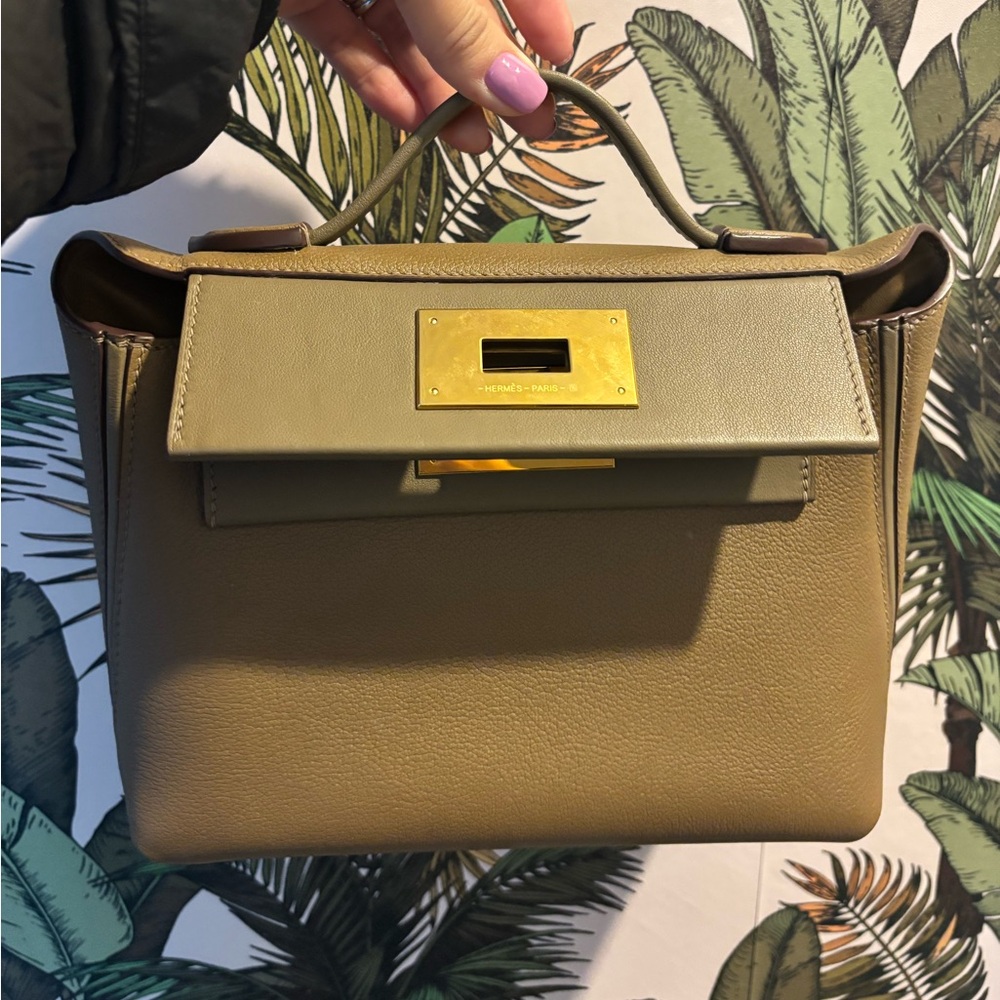 used once and sits home ~ good quality one come with straps